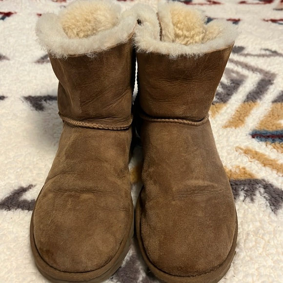 Women’s Ugg boots - Picture 1 of 3